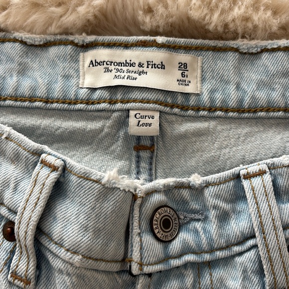NWT Abercrombie Curve Love 90’s Straight Mid Rise Jean - Picture 3 of 5